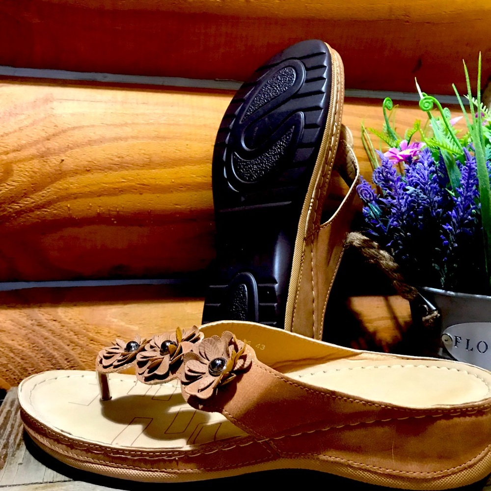 Floral embellished thong sandals NWOT